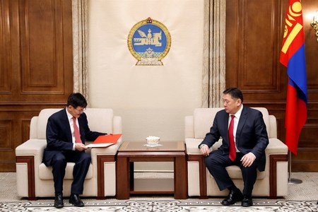 ХЗДХ-ийн сайд Ц.Нямдорж хуулийн төсөл өргөн барилаа