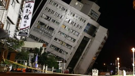 Тайваньд газар хөдөлж, хоёр хүн амиа алджээ