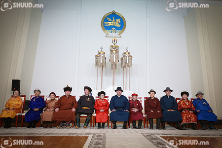 Ахмад буурлууддаа хүндэтгэл үзүүллээ