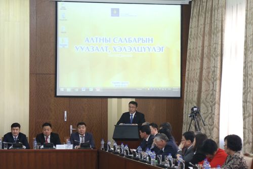 Д.Сумъяабазар сайд алтны салбарынхантай уулзлаа