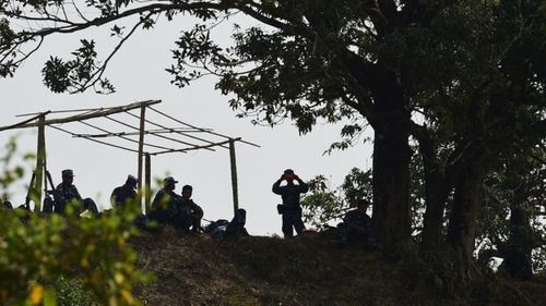Роханжичуудыг хүлээн авахгүйн тулд хилийн хамгаалалтаа нэмэгдүүлжээ
