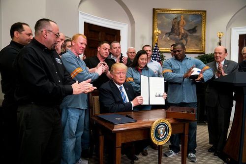 Трамп ган, хөнгөн цагаанд импортын татвар ноогдуулахаар боллоо