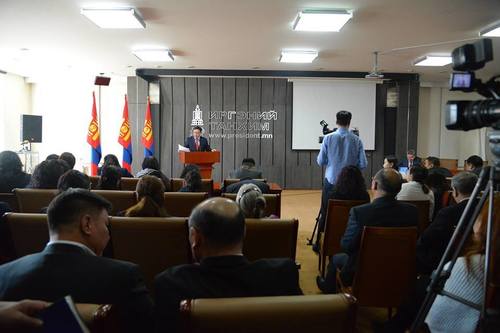 Хүнд суртлыг ихэсгэж, иргэдэд дарамт үзүүлж байна
