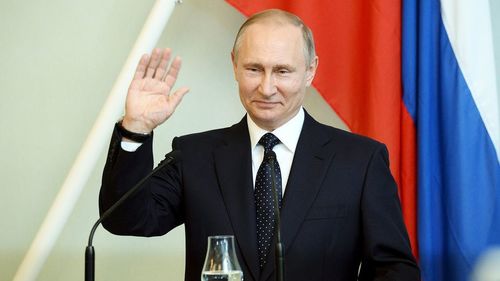 В.Путин баярын цахилгаанд “дарагджээ”