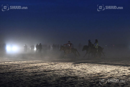 ФОТО:  “Дүнжингарав-2018”-ын үеэр дөрвөн хүүхэд машинд мөргүүлжээ