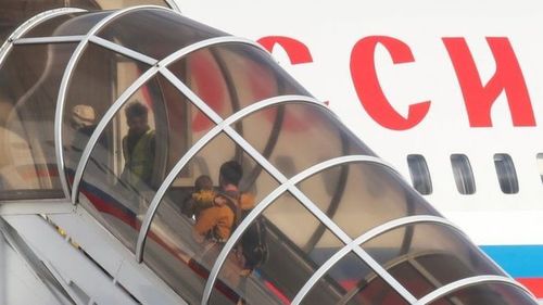 Тереза Мэйгийн хөөсөн Орос дипломатчид нутаг буцлаа