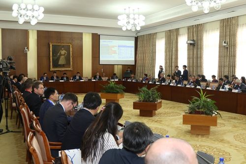 Эрдэс баялаг, уул уурхайн салбарынхан чуулж байна