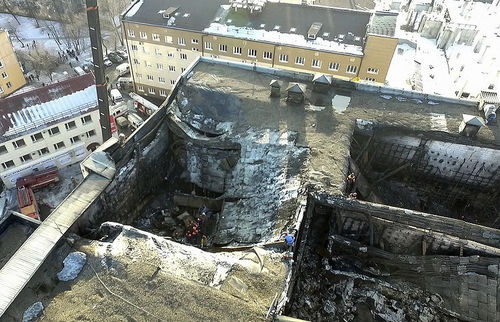 Худалдааны төвд гарсан гал 64 хүний аминд хүрлээ