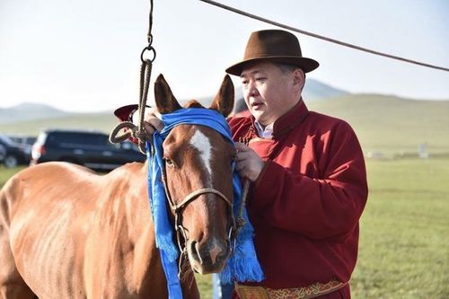 М.Энхболд Уяачдын холбооны Ерөнхийлөгчийн ажлаа өглөө