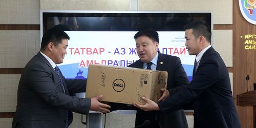 Нийслэлийн татварын газарт тоног төхөөрөмж хүлээлгэн өглөө