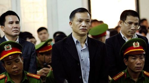 Вьетнамын шүүх төрийн эсрэг ажилласан хуульчдыг яллажээ