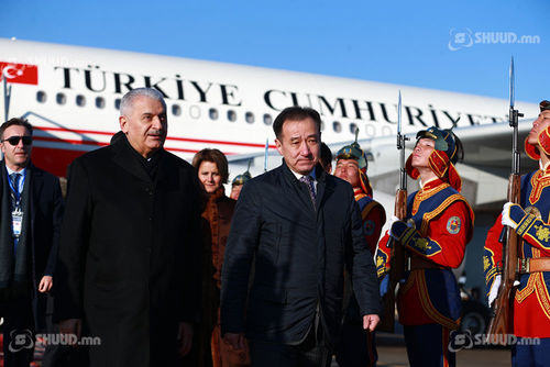 ШУУД: Туркийн Ерөнхий сайд Бинали Йылдырымийг угтан авлаа