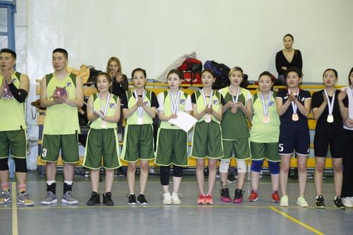 Сэтгүүлч мэргэжлээр суралцдаг оюутнууд спортоор өрсөлдөв