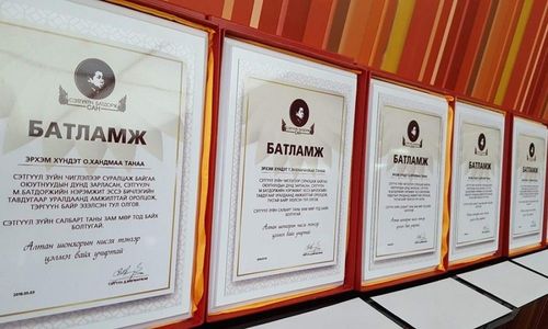 “Сэтгүүлч М.Батдорж” сангаас шилдэг оюутанд тэтгэлэг гардуулав