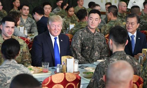 Трамп Солонгосын хойг дахь цэргийн тоогоо бууруулж магадгүй