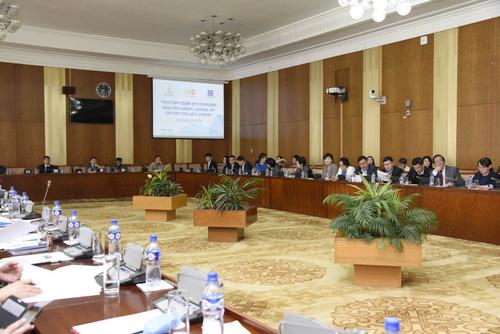 Б.Энх-Амгалан: Эр нь эм, эм  нь эр хүн шиг болчихоод байна