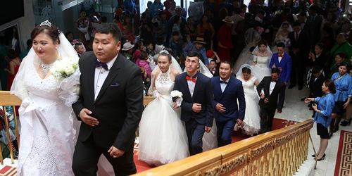 11 хос хуримаа хийлээ