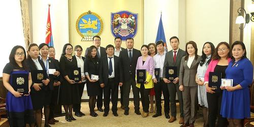 Хөдөлмөр, нийгмийн хамгааллын салбарынхныг шагналаа