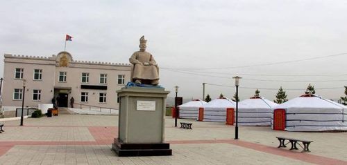 Орон гэргүй болсон дөрвөн өрхөд гэр олголоо