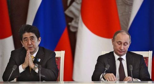 Шинзо Абэ Петербургийн форумд оролцож, Путинтэй дээд хэмжээний уулзалт хийнэ