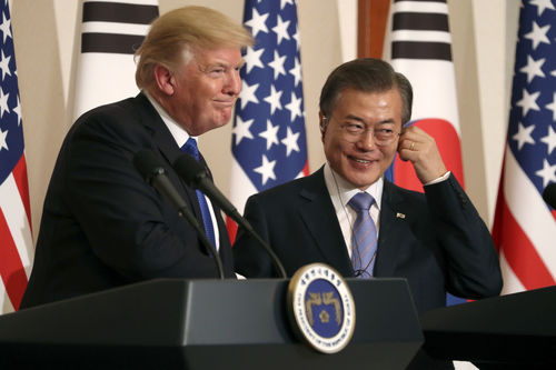Мун Жэ Ин Цагаан ордонд зочилж, Трамптай уулзлаа