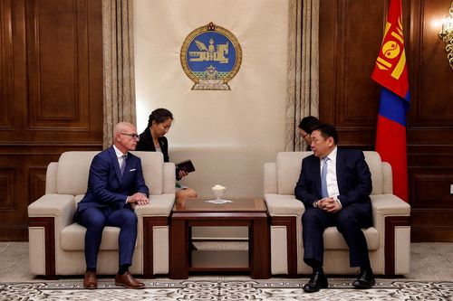 Элчин сайд Дэвид Уиллиам Спрул УИХ-ын дарга М.Энхболдод бараалхлаа