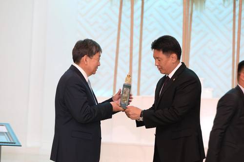 Сангийн яамыг 10 сая төгрөгөөр шагналаа