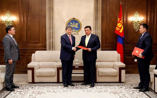 Сангийн сайд Ч.Хүрэлбаатар хуулийн төсөл өргөн барилаа