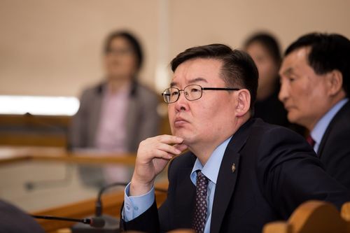 Төрийн албан хаагчдын ажлын байрыг шалгагчид хуралдлаа