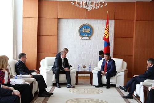 Ерөнхийлөгчид Эрхүү мужийн Амбан захирагч бараалхлаа