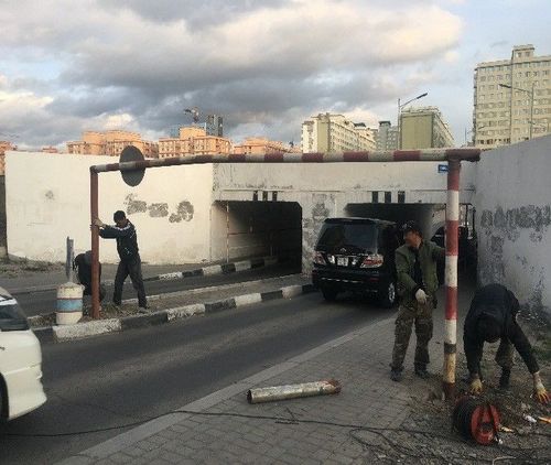 Өндрийн хязгаарыг мөргөж унагасан жолоочийг торгожээ