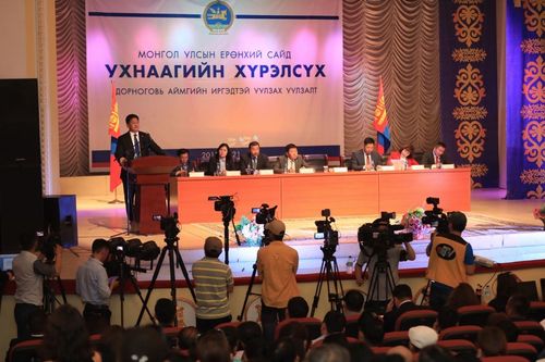 Ерөнхий сайд У.Хүрэлсүх Дорноговь аймгийн иргэдтэй уулзав
