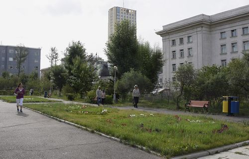 Төрийн ордны арын цэцэрлэг нээлттэй боллоо