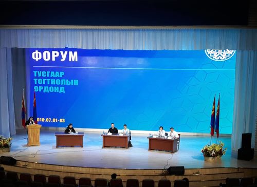 Хүүхэд, залуусын тулгамдсан асуудлыг хэлэлцэж байна