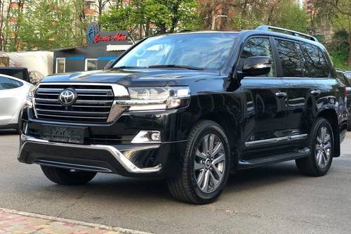 Шинэ харцагад “Ланд-200” автомашин бэлэглэв