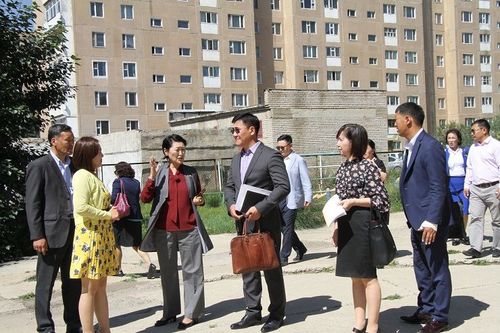 Ц.Цогзолмаа сайд алслагдсан хороодын сургуулийн засвартай танилцлаа