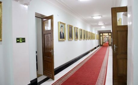 Ажлын байранд согтууруулах ундаа хэрэглэсэн долоон хүнийг халжээ