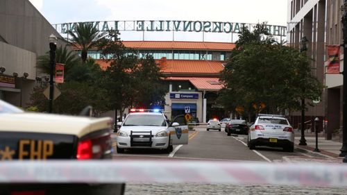 Флорида мужид зэвсэгтэй этгээд иргэдийн аминд хүрчээ