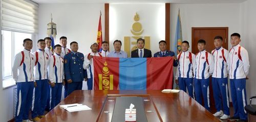 ДАШТ-нд оролцох баг тамирчдад Төрийн далбаа гардууллаа
