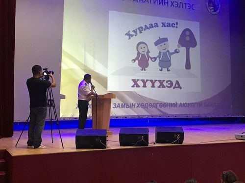 Баянзүрхчүүд зам тээврийн ослоос хүүхдүүдээ хамгаална