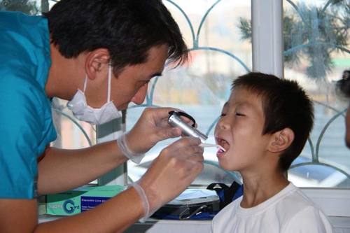 Б.Энх-Амгалан гишүүн тойргийнхоо хүүхдүүдийг шүдний үзлэгт хамруулжээ