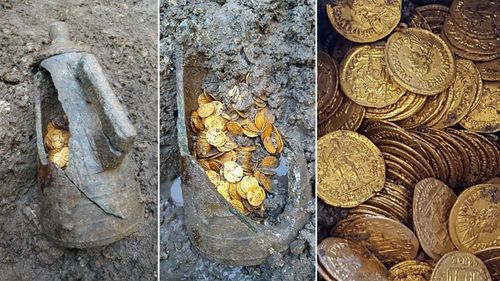 Хаалгаа барьсан театрын хонгилоос их хэмжээний алтан зоос олджээ