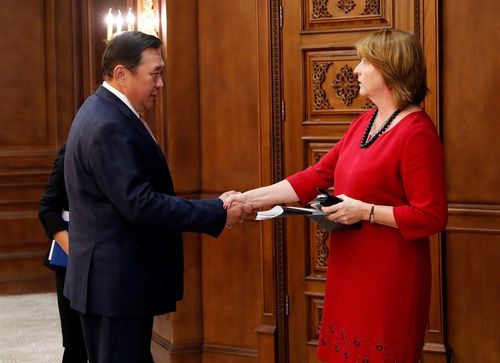 Европын парламентын төлөөлөгчдийг хүлээн авч уулзлаа