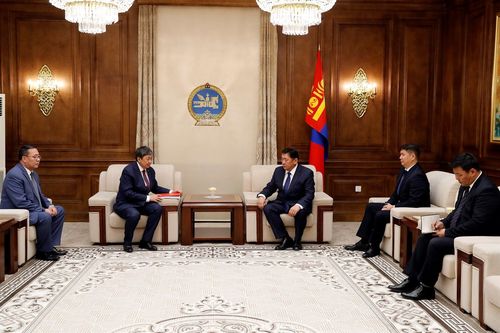 Монгол Улсын 2019 оны төсвийн төслийг өргөн барилаа