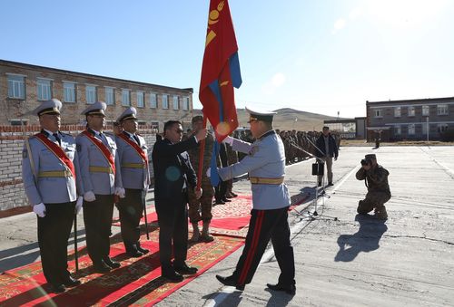 Зэвсэгт хүчний 345 дугаар бригадад Байлдааны туг гардууллаа