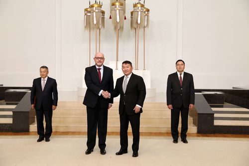 Франц улсын Элчин сайд Итгэмжлэх жуух бичгээ өргөн барилаа