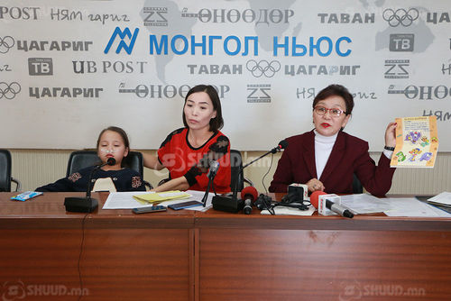 Хичээлийн танхимд хүүхдүүд нэгнээ өшиглөж, хөлгүй болох аюулд хүргэжээ