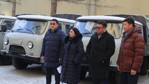 Найман аймагт ариутгалын тусгай үйлчилгээний автомашин хүлээлгэн өглөө