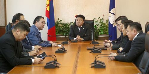 Ерөнхий сайд У.Хүрэлсүх захирамж гарган хотын даргыг үүрэгт ажлаас нь чөлөөллөө