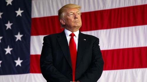 Трамп Засгийн газраа тараана хэмээн сүрдүүллээ